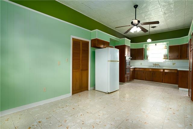 1550 Galvez